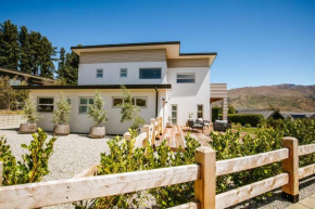 Penshurst - Lake & Mountain Views - Sleeps 10